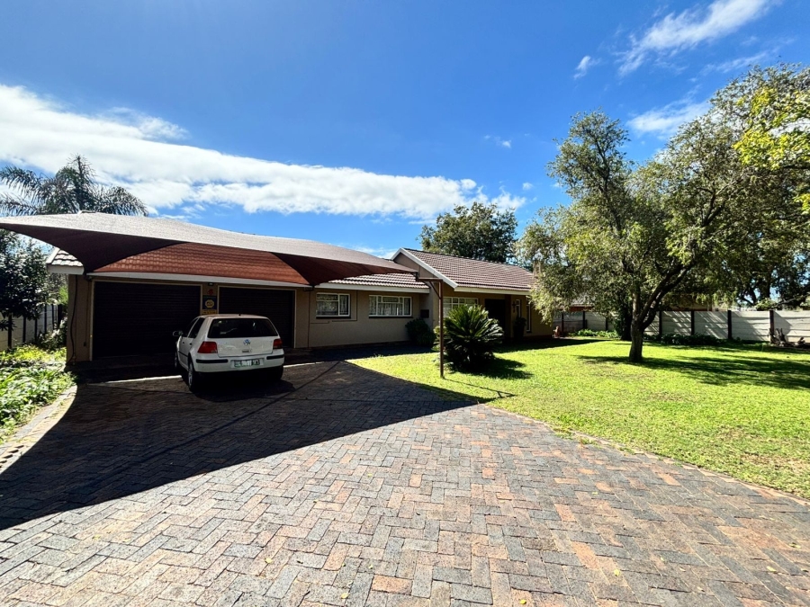 3 Bedroom Property for Sale in La Hoff North West